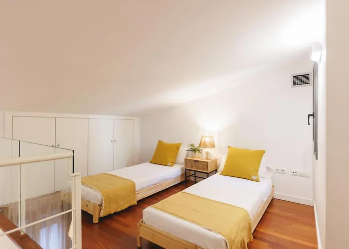 Apartamento Bravissimo Plaça Catalunya 2-2, Duplex *